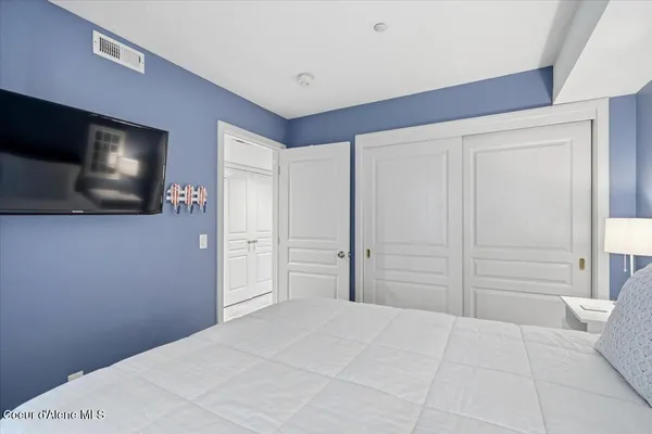 $748,000 | 4724 South Arrow Point Drive, Unit 207, Harrison, ID 83833