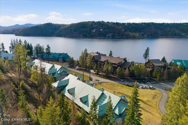 $748,000 | 4724 South Arrow Point Drive, Unit 207, Harrison, ID 83833