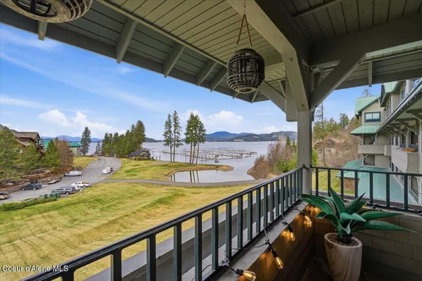 $748,000 | 4724 South Arrow Point Drive, Unit 207, Harrison, ID 83833