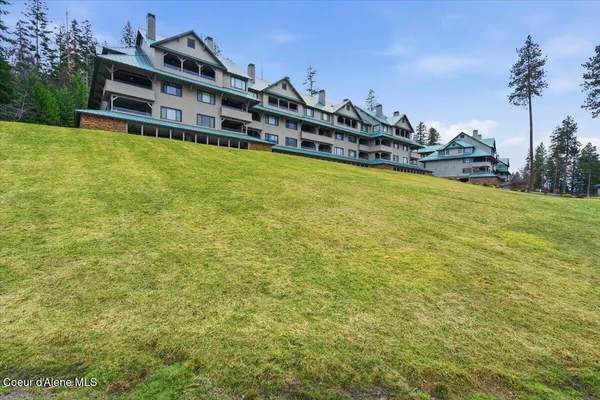 $748,000 | 4724 South Arrow Point Drive, Unit 207, Harrison, ID 83833
