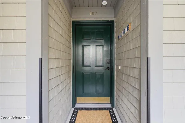 $748,000 | 4724 South Arrow Point Drive, Unit 207, Harrison, ID 83833