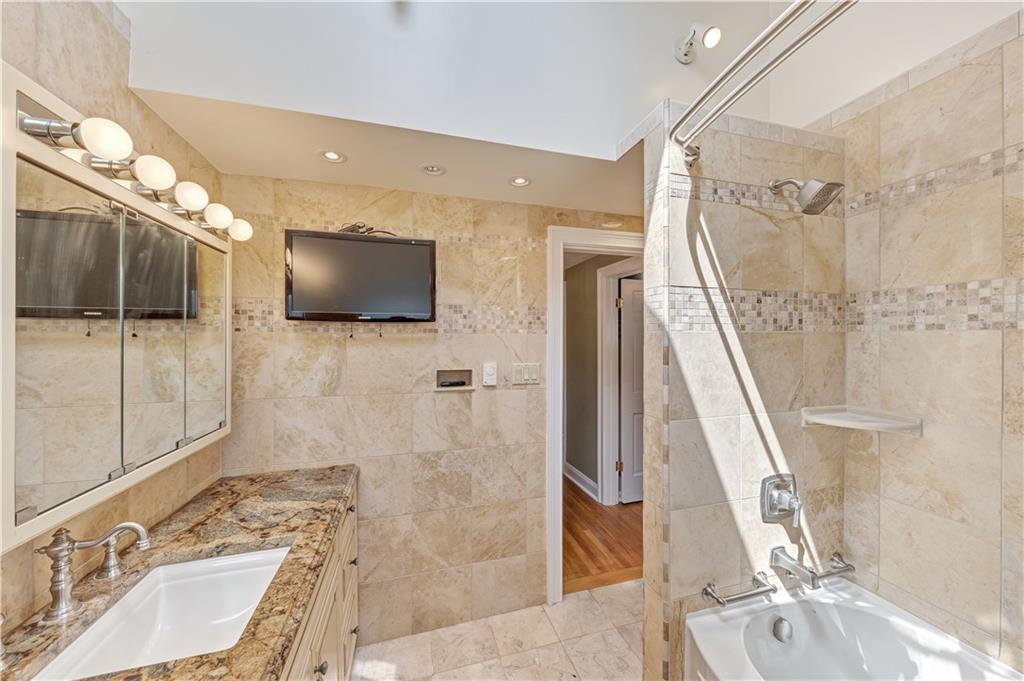 8 Dendron Drive Coraopolis, PA 15108 - Photo 19 of 25