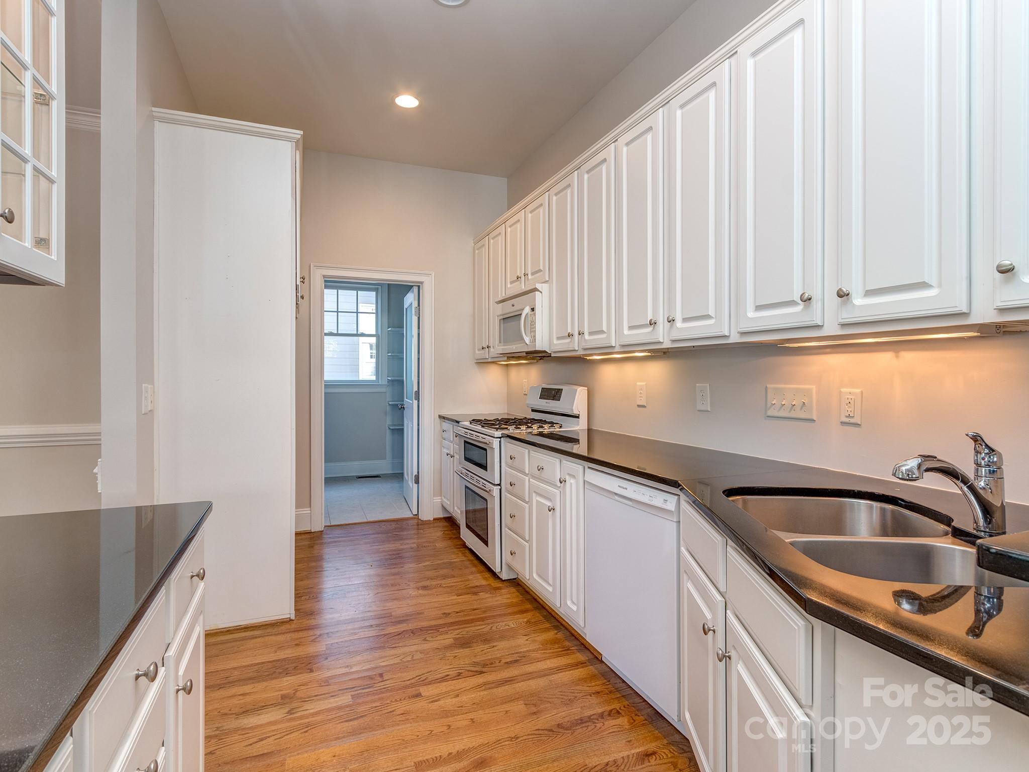 5227 Beacon Court Fort Mill, SC 29708 - Photo 10 of 47 Gallery Image 10