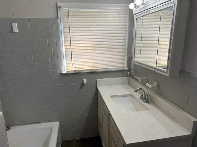 $1,800 | 7920 Findlay Street, Houston, TX 77017