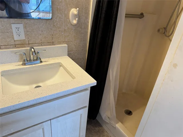 $1,800 | 7920 Findlay Street, Houston, TX 77017