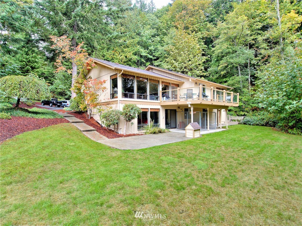 910 Ridgewood Circle Southwest Issaquah, WA 98027 - Photo 1 of 19
