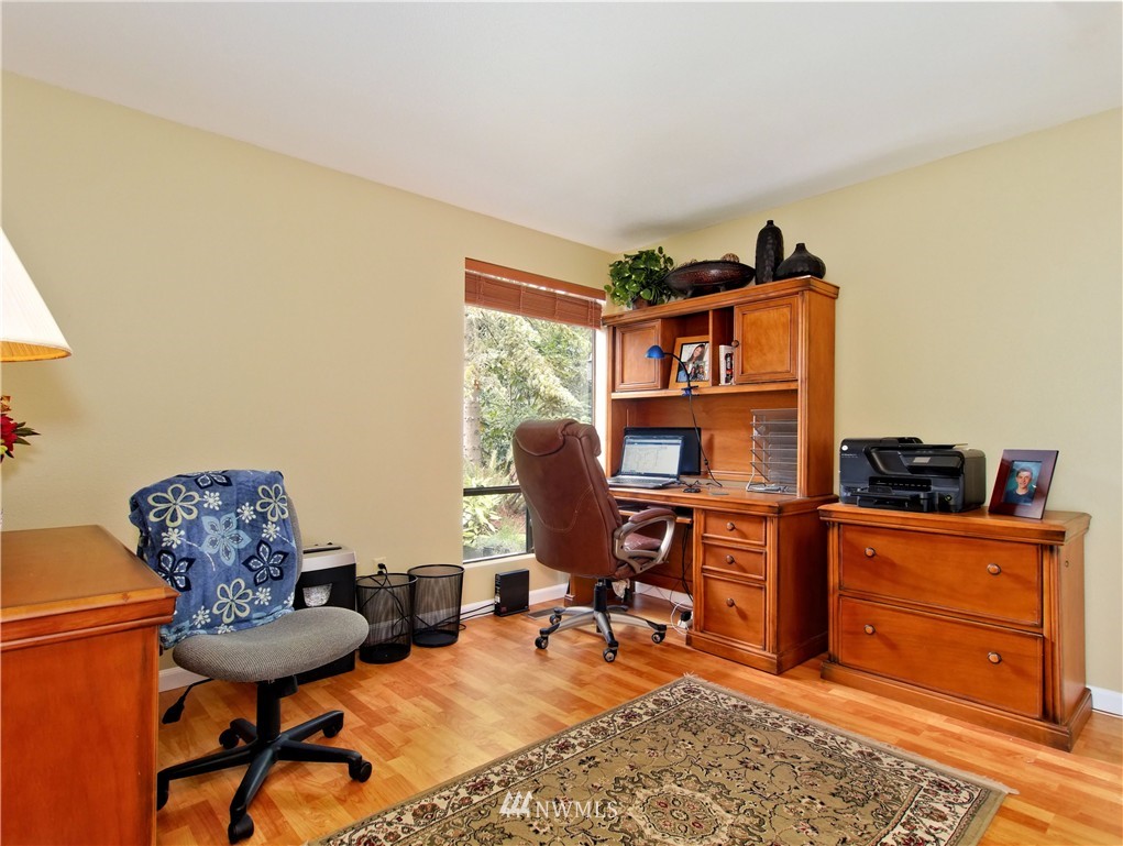 910 Ridgewood Circle Southwest Issaquah, WA 98027 - Photo 12 of 19