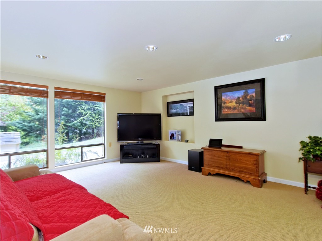 910 Ridgewood Circle Southwest Issaquah, WA 98027 - Photo 13 of 19