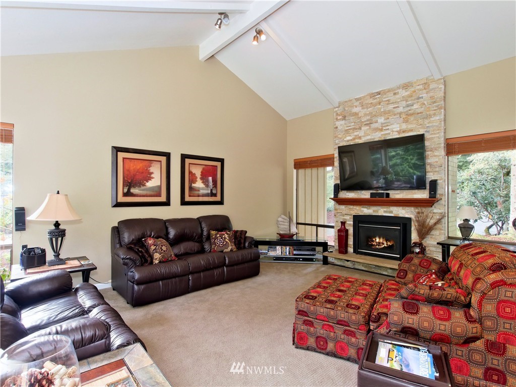 910 Ridgewood Circle Southwest Issaquah, WA 98027 - Photo 3 of 19