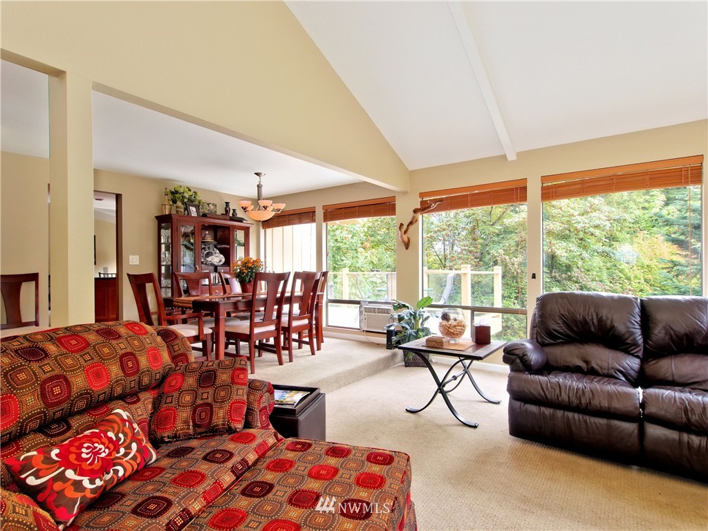 910 Ridgewood Circle Southwest Issaquah, WA 98027 - Photo 4 of 19