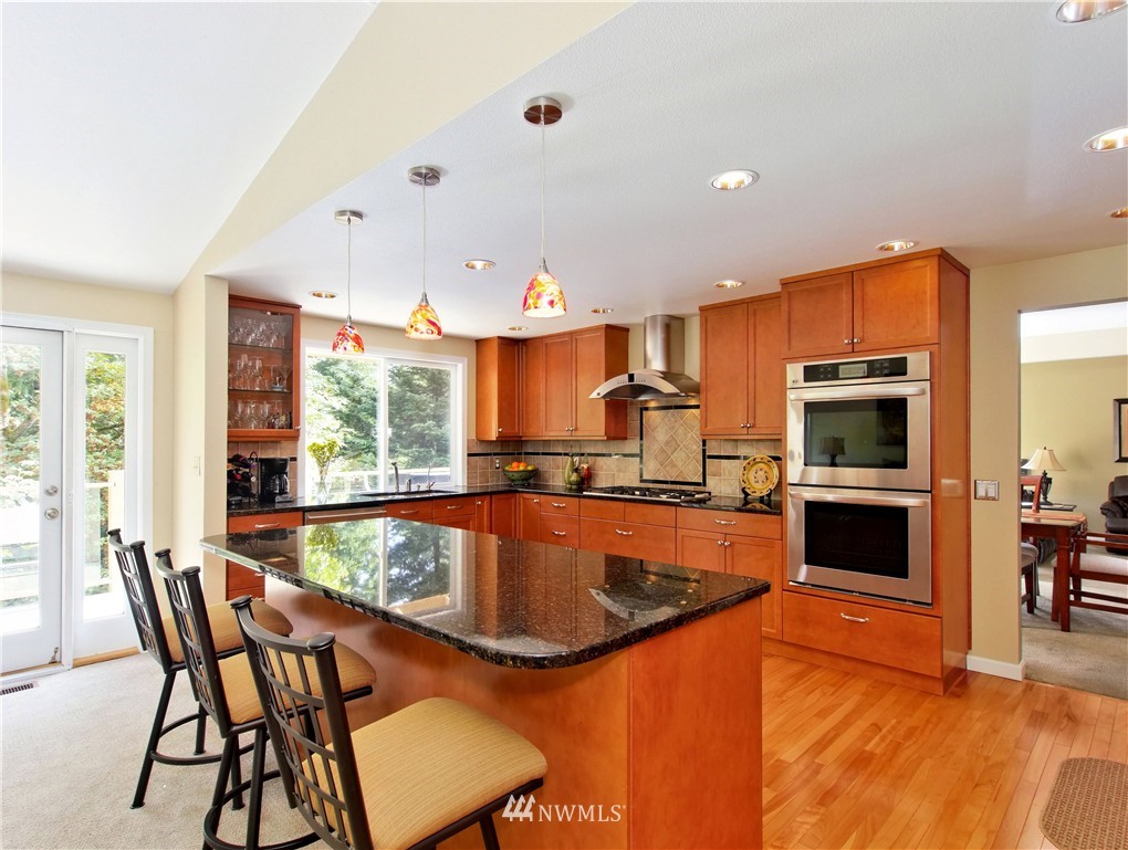 910 Ridgewood Circle Southwest Issaquah, WA 98027 - Photo 6 of 19