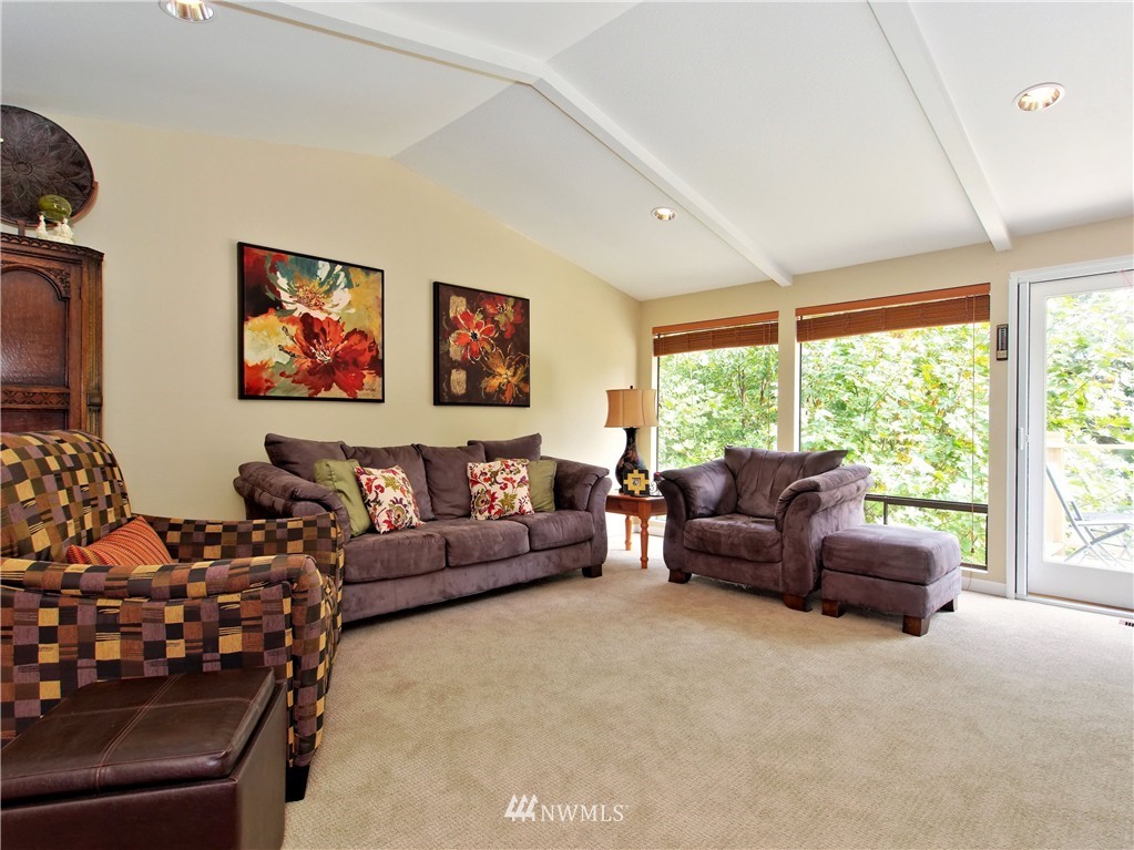 910 Ridgewood Circle Southwest Issaquah, WA 98027 - Photo 7 of 19
