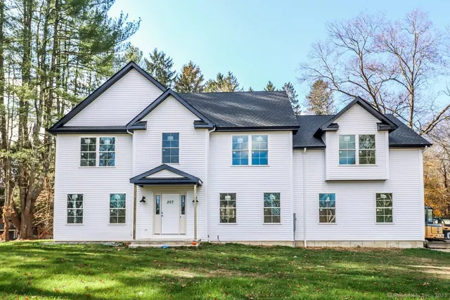 $799,000 | 4 Delia Lane, New Milford, CT 06776