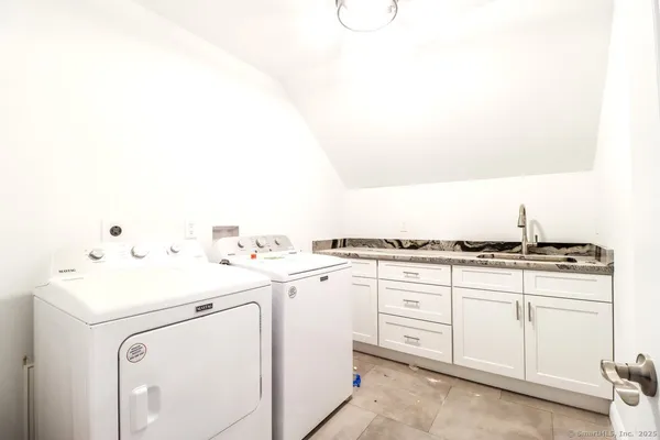 $799,000 | 4 Delia Lane, New Milford, CT 06776