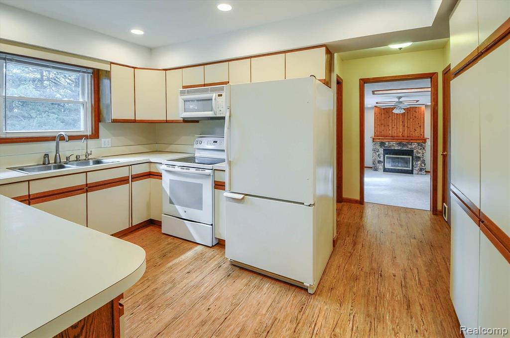 2988 Hadley Road Lapeer, MI 48446 - Photo 19 of 42