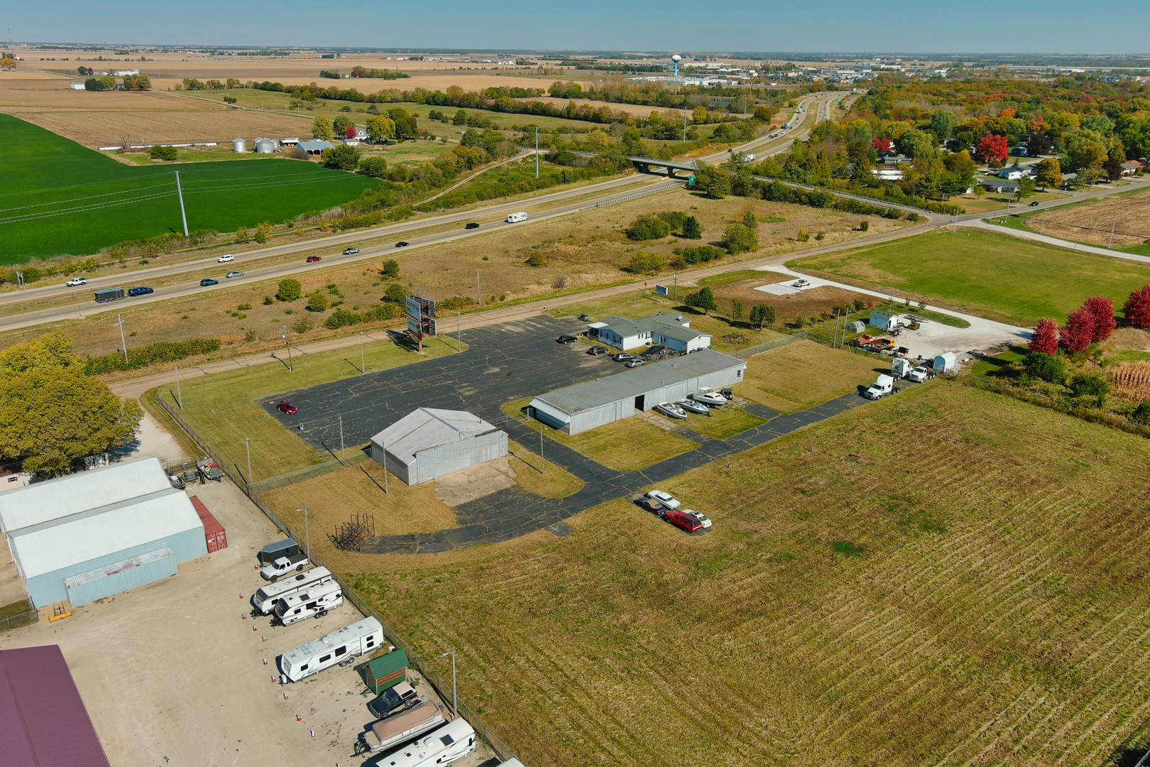 1592 North 30th Road, Unit 3 Ottawa, IL 61350 - Photo 14 of 22 an aerial view of a house with a ocean view