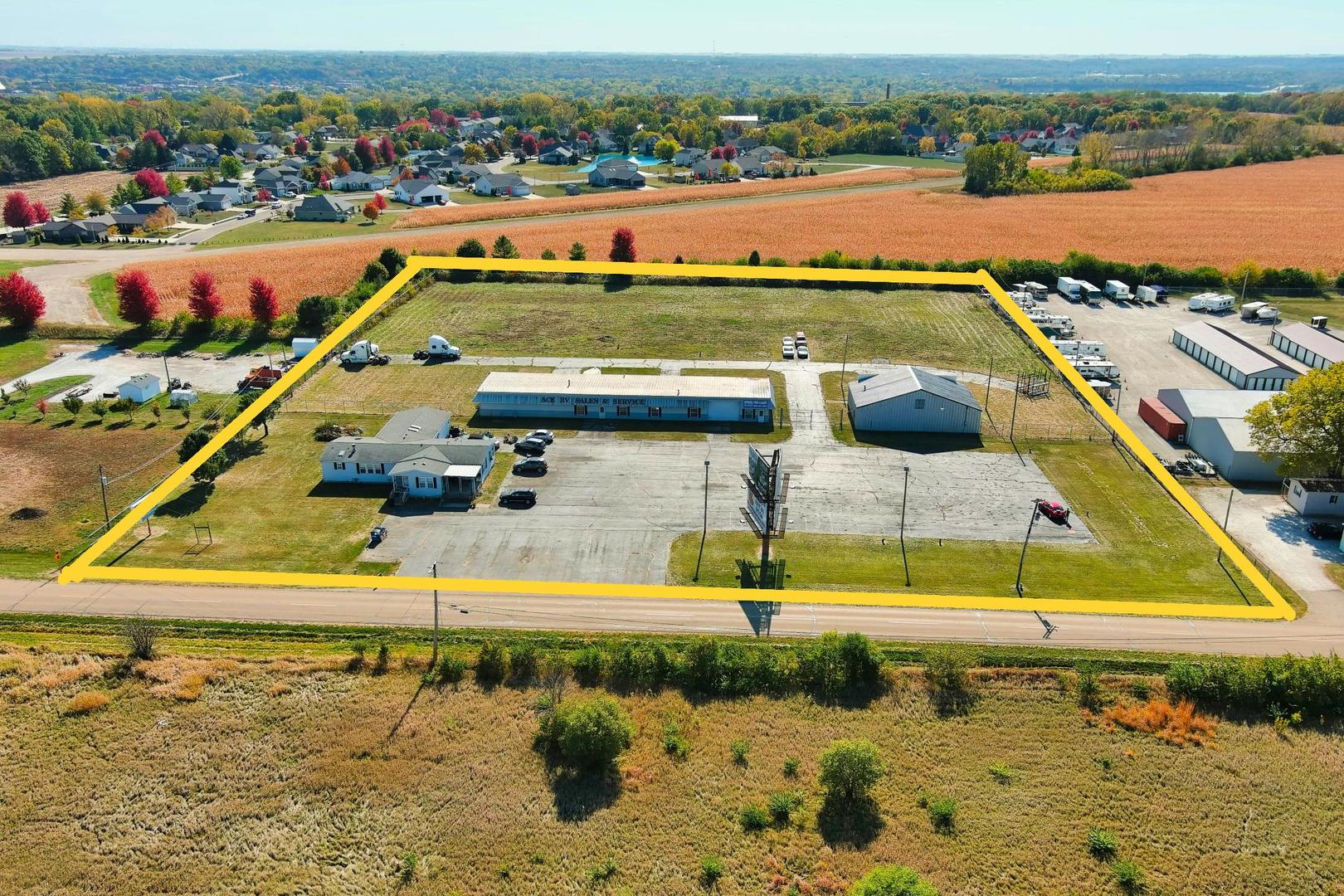 1592 North 30th Road, Unit 3 Ottawa, IL 61350 - Photo 2 of 22 a view of a swimming pool with a table and chairs