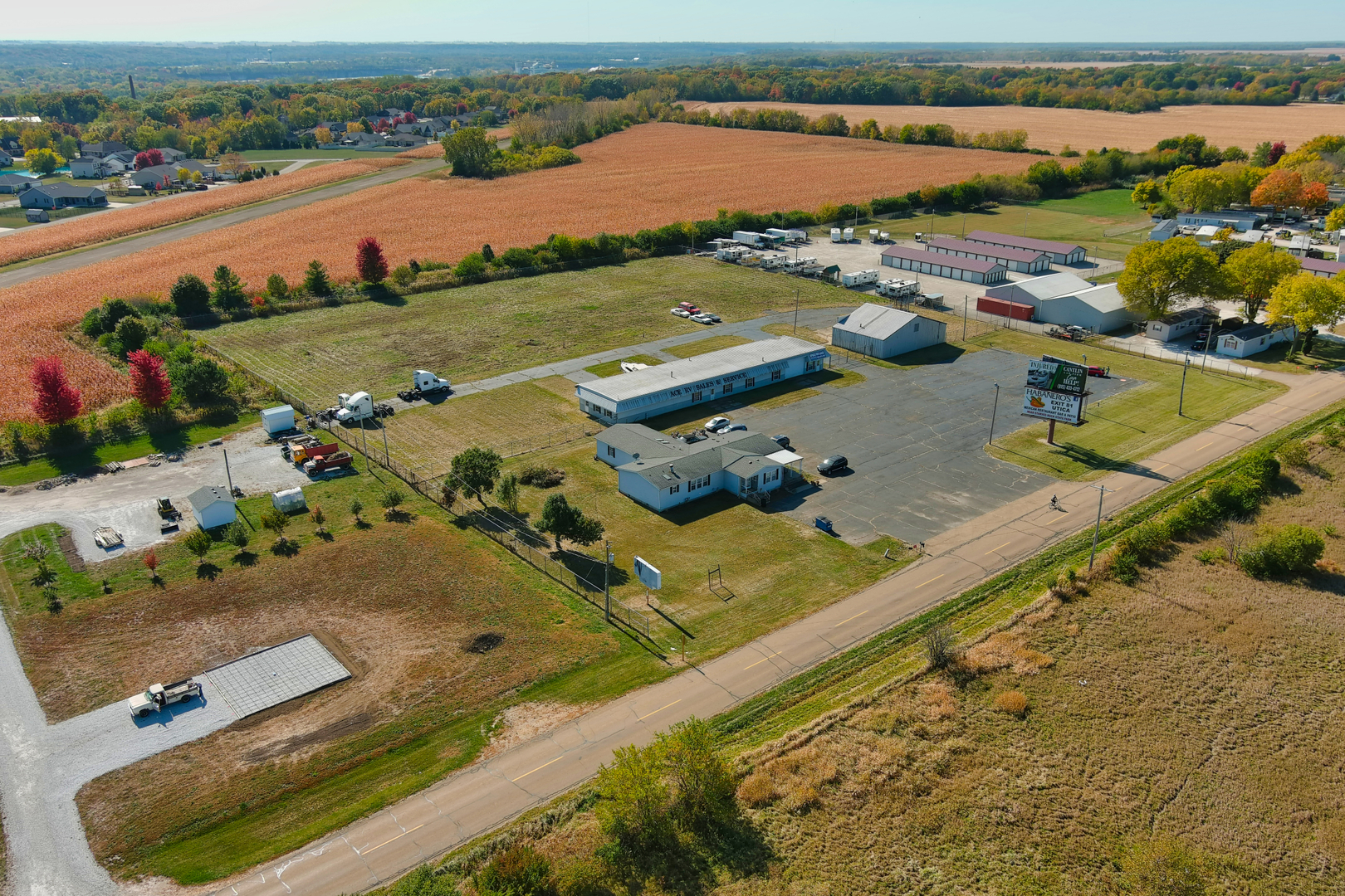 1592 North 30th Road, Unit 3 Ottawa, IL 61350 - Photo 4 of 22 an aerial view of a city with lake view