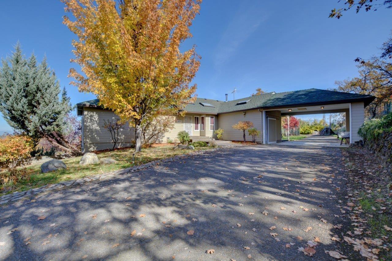 4400 Independence School Road Medford, OR 97501 - Photo 1 of 35 Front Entrance and Covered Carport with