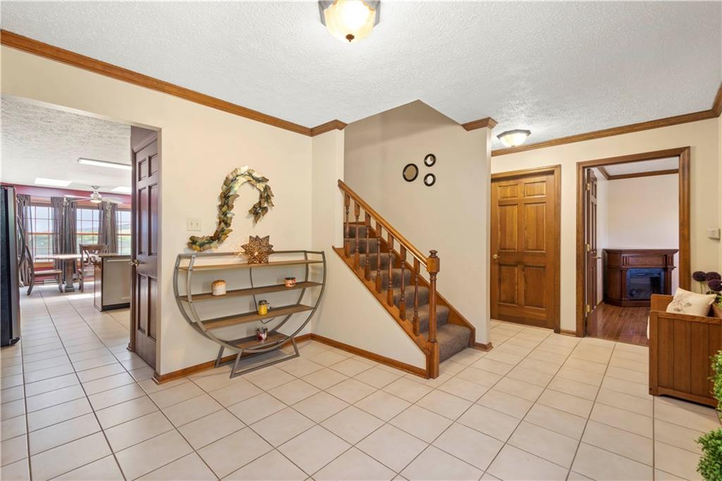 143 Countryview Drive McKees Rocks, PA 15136 - Photo 3 of 25 Foyer