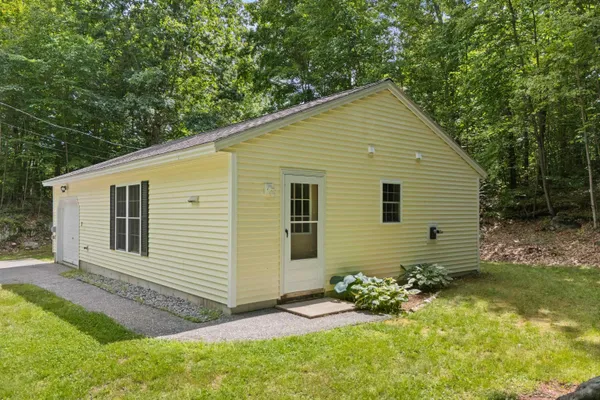 $299,900 | 7 Lew Alice Drive, Boscawen, NH 03303