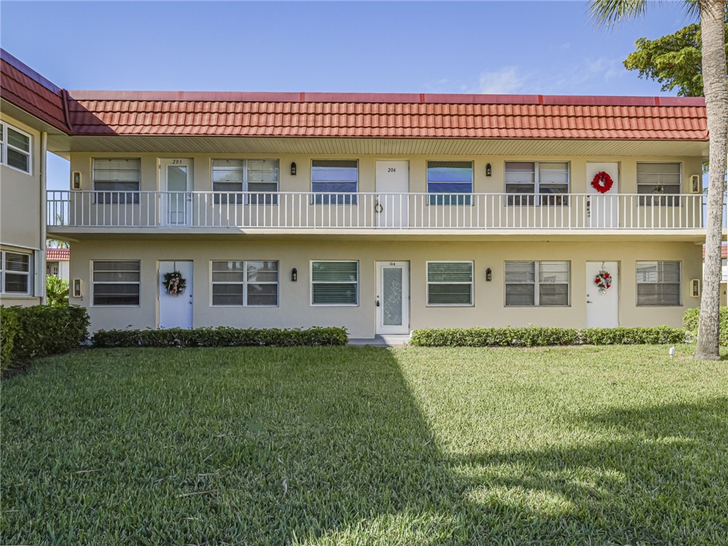 25 Pine Arbor Lane, Unit 104 Vero Beach, FL 32962 - Photo 3 of 34