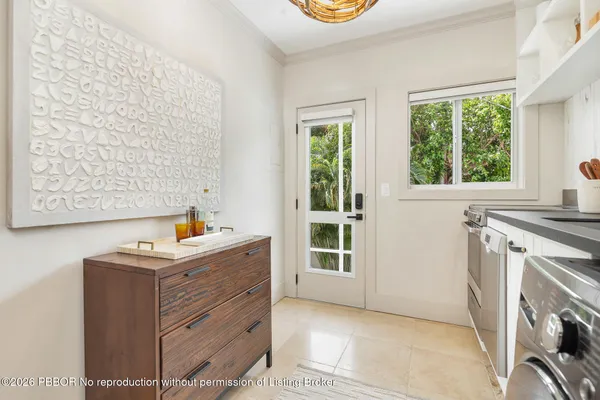 $1,790,000 | 220 Atlantic Avenue, Unit 6, Palm Beach, FL 33480