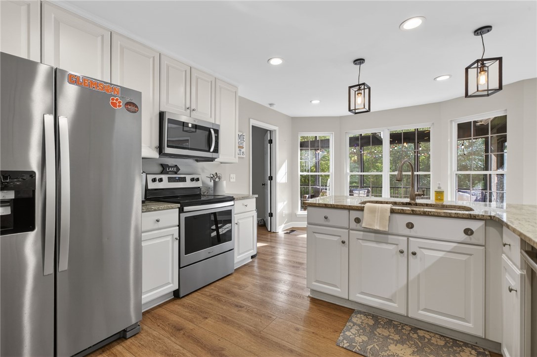 322 Shorecrest Drive Seneca, SC 29672 - Photo 7 of 30 This spacious kitchen offers ample countertop space and bright natural light for culinary endeavors.