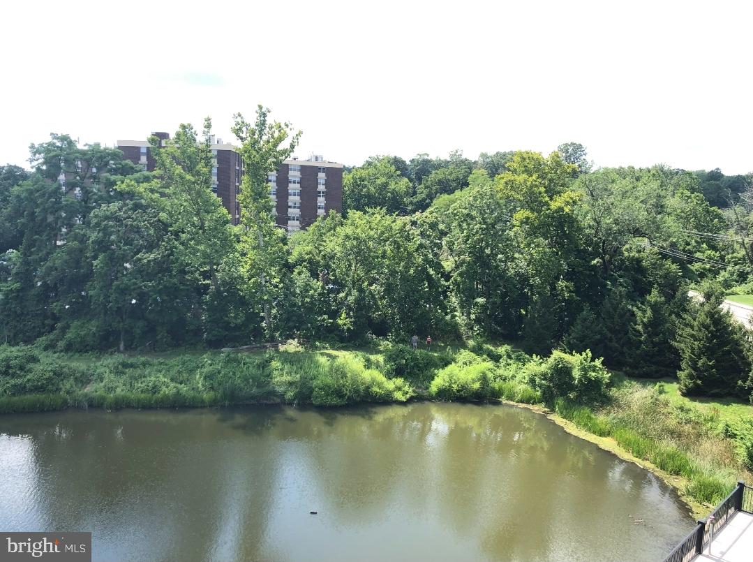 556 Carson Terrace Huntingdon Valley, PA 19006 - Photo 41 of 42 an aerial view of residential house with outdoor space and lake view