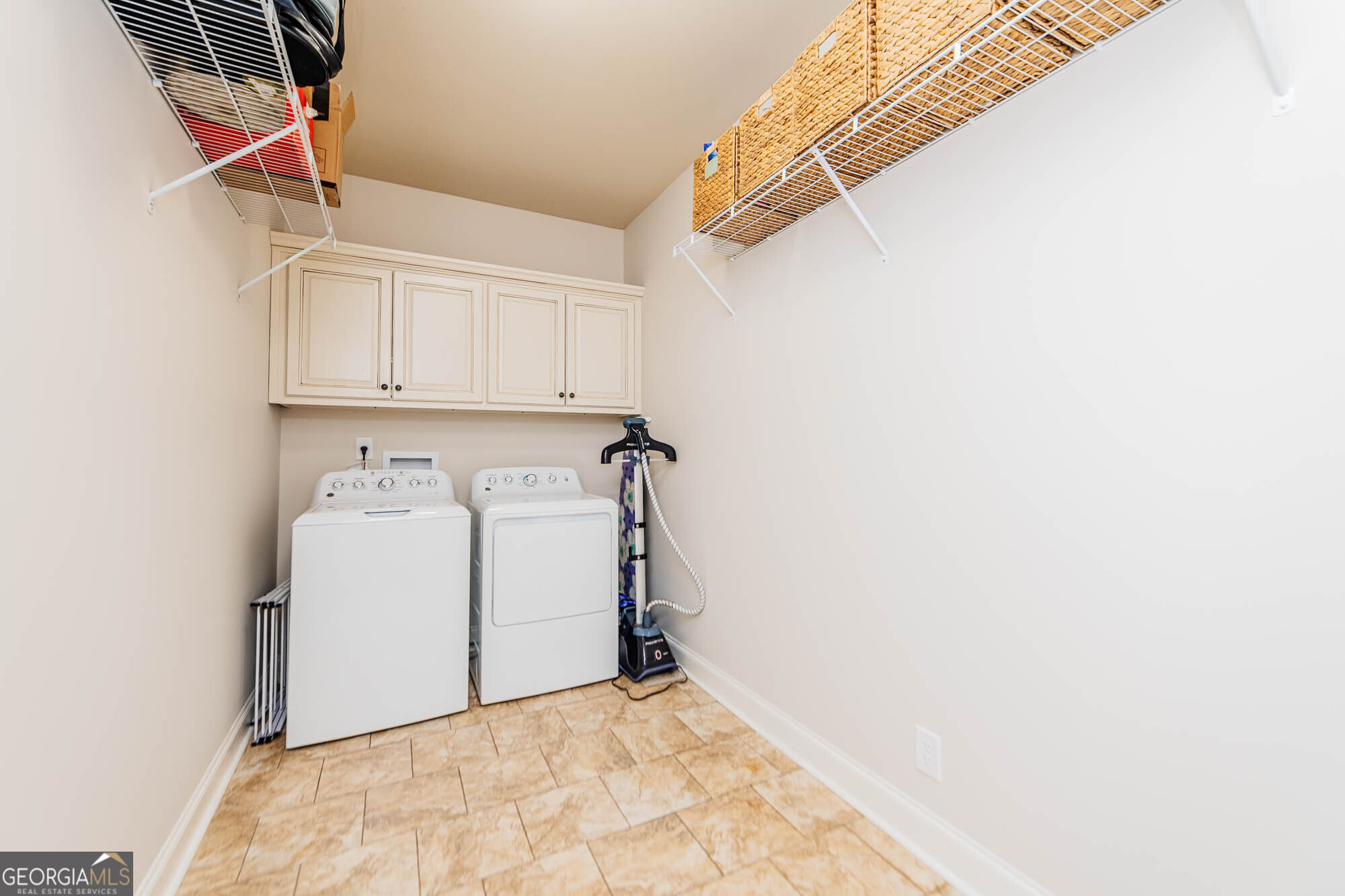 112 Bainbridge Lane Perry, GA 31069 - Photo 23 of 34 a utility room with dryer and washer