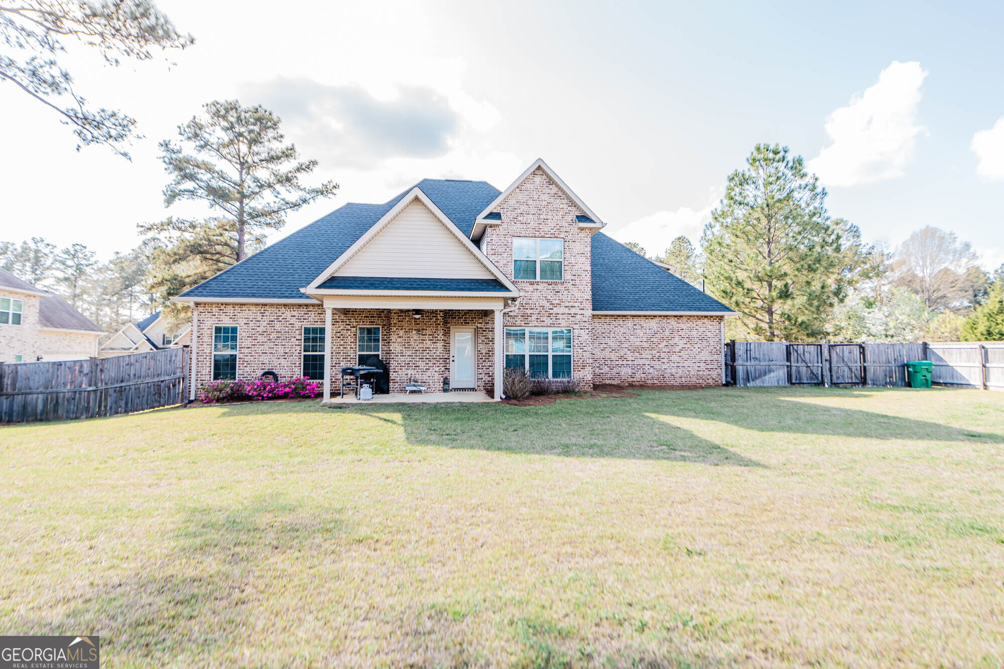 112 Bainbridge Lane Perry, GA 31069 - Photo 4 of 34 a front view of a house with a yard and garage