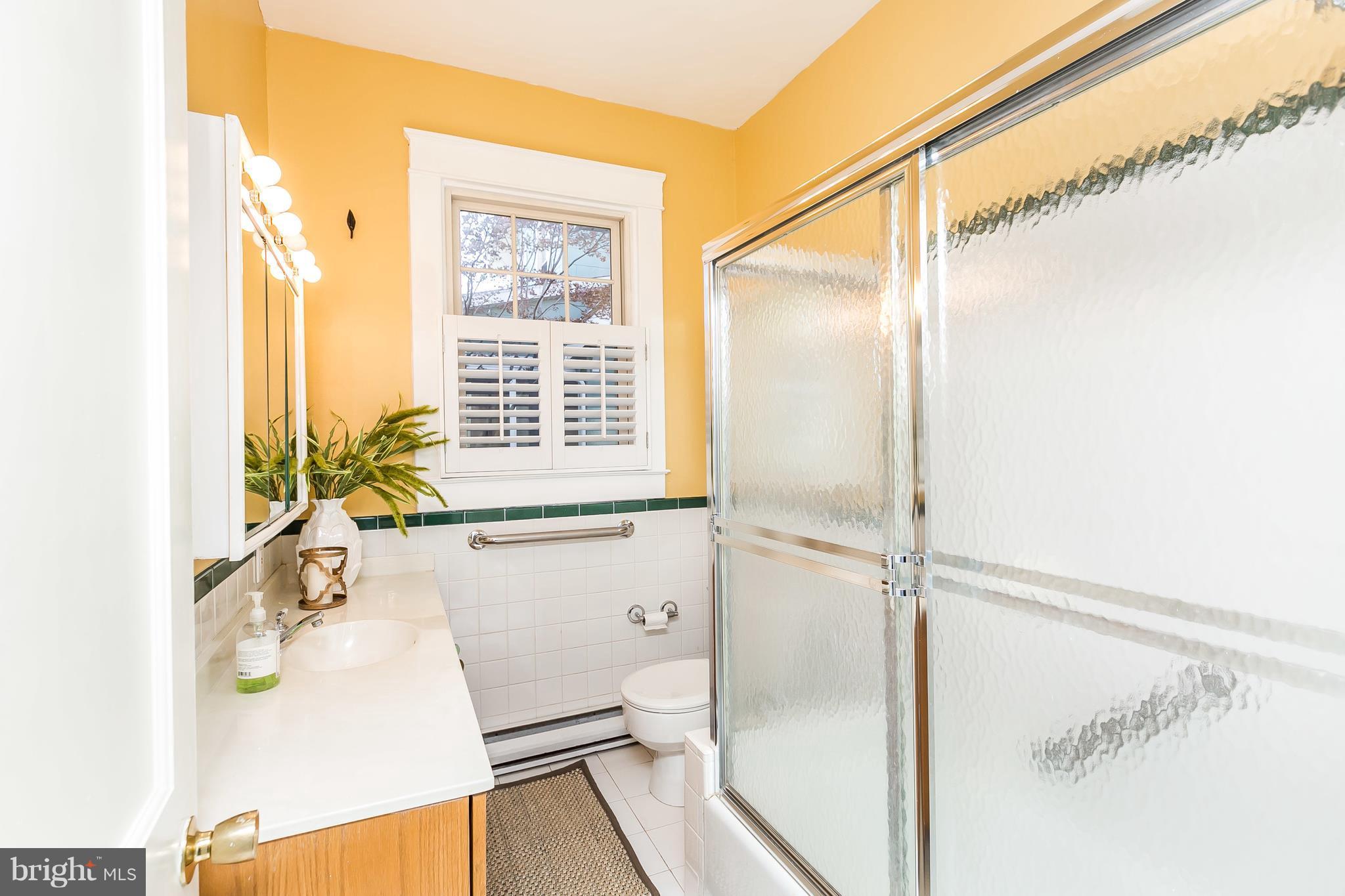604 Dunkirk Road Baltimore, MD 21212 - Photo 14 of 30 Main level shared bath