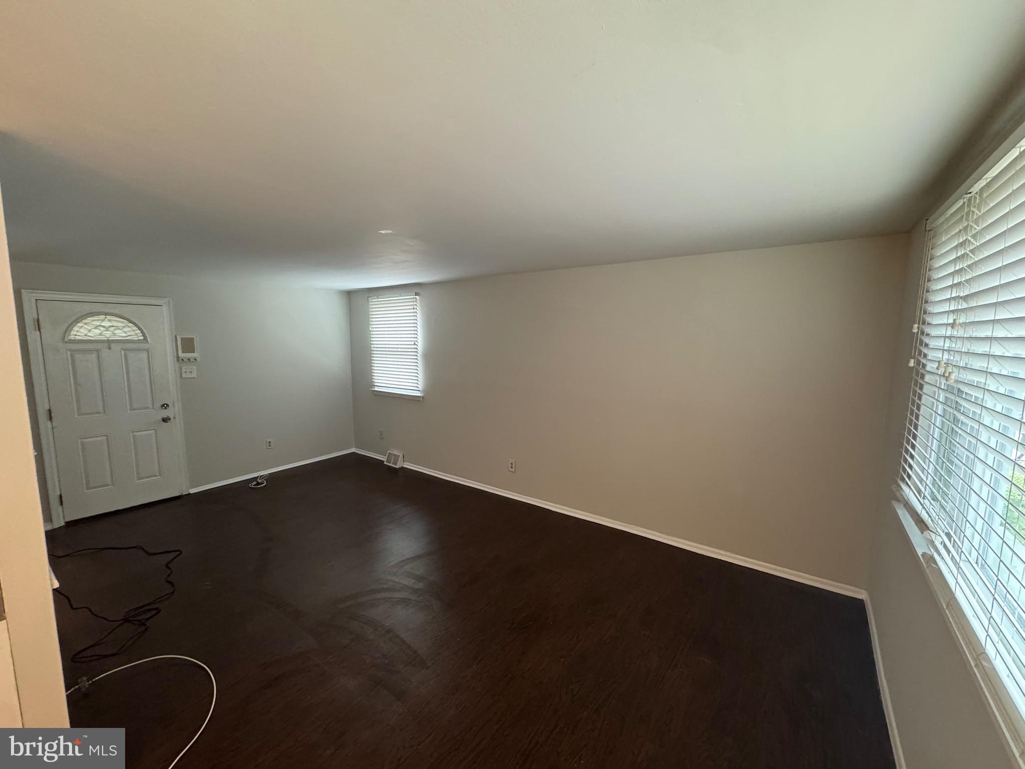 3627-00 Red Lion Road Philadelphia, PA 19154 - Photo 2 of 14 Entry/living