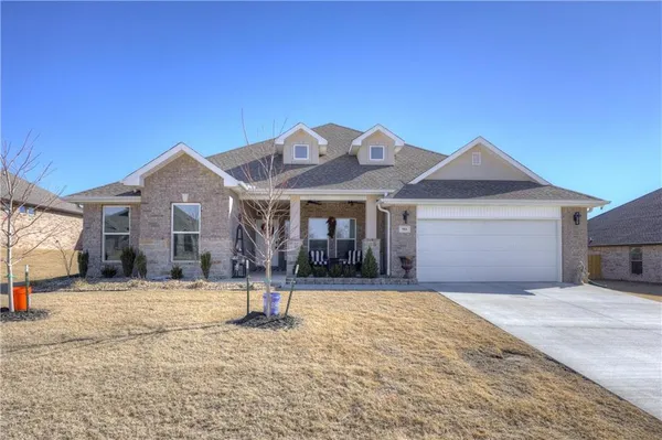 $409,950 | 901 Black Thorn Drive, Carl Junction, MO 64834