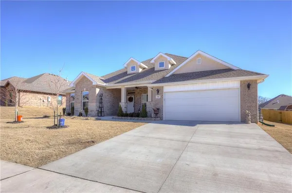 $409,950 | 901 Black Thorn Drive, Carl Junction, MO 64834
