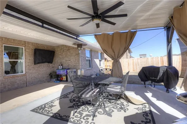 $409,950 | 901 Black Thorn Drive, Carl Junction, MO 64834
