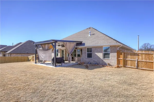 $409,950 | 901 Black Thorn Drive, Carl Junction, MO 64834