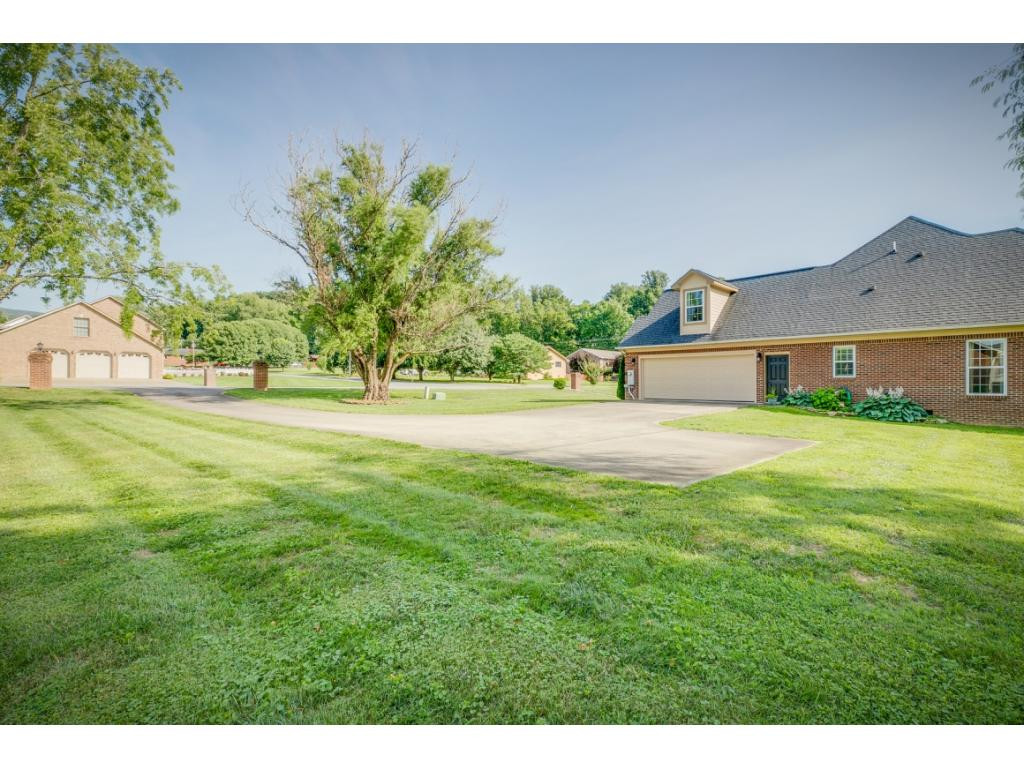 107 Old Farm Road Erwin, TN 37650 - Photo 4 of 36 Photo 4