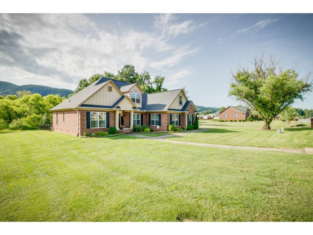107 Old Farm Road Erwin, TN 37650 - Photo 5 of 36 Photo 5