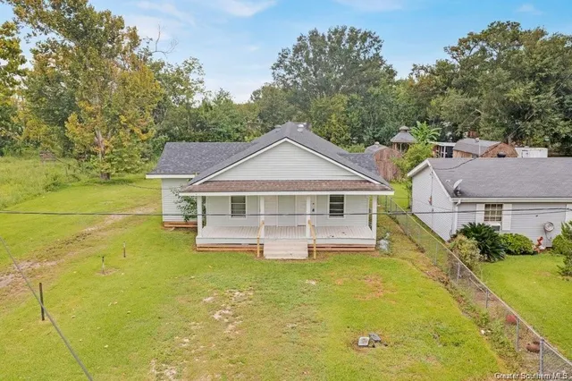 $126,900 | 408 South Knapp Avenue, Unit A & B, Iowa, LA 70647