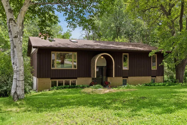 $492,000 | 2700 Kyle Avenue North, Golden Valley, MN 55422
