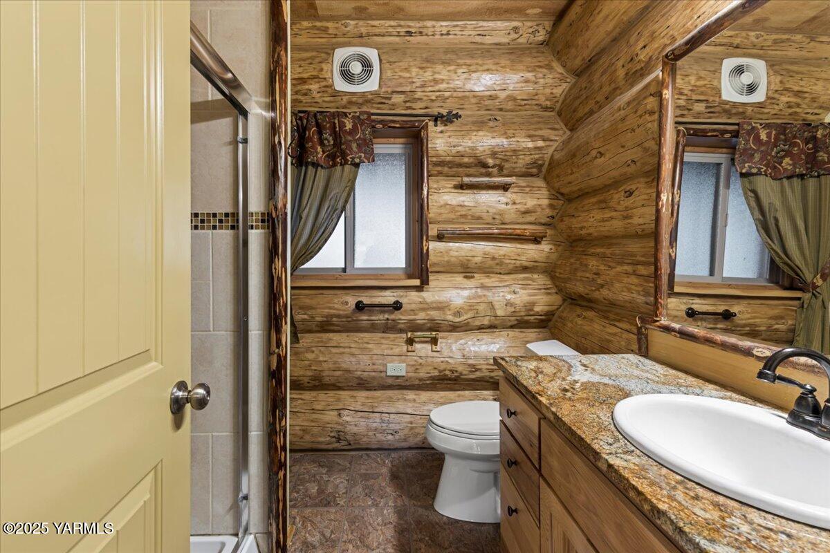 4492 Nile Road Naches, WA 98937 - Photo 18 of 38 a bathroom with a granite countertop toilet sink and mirror