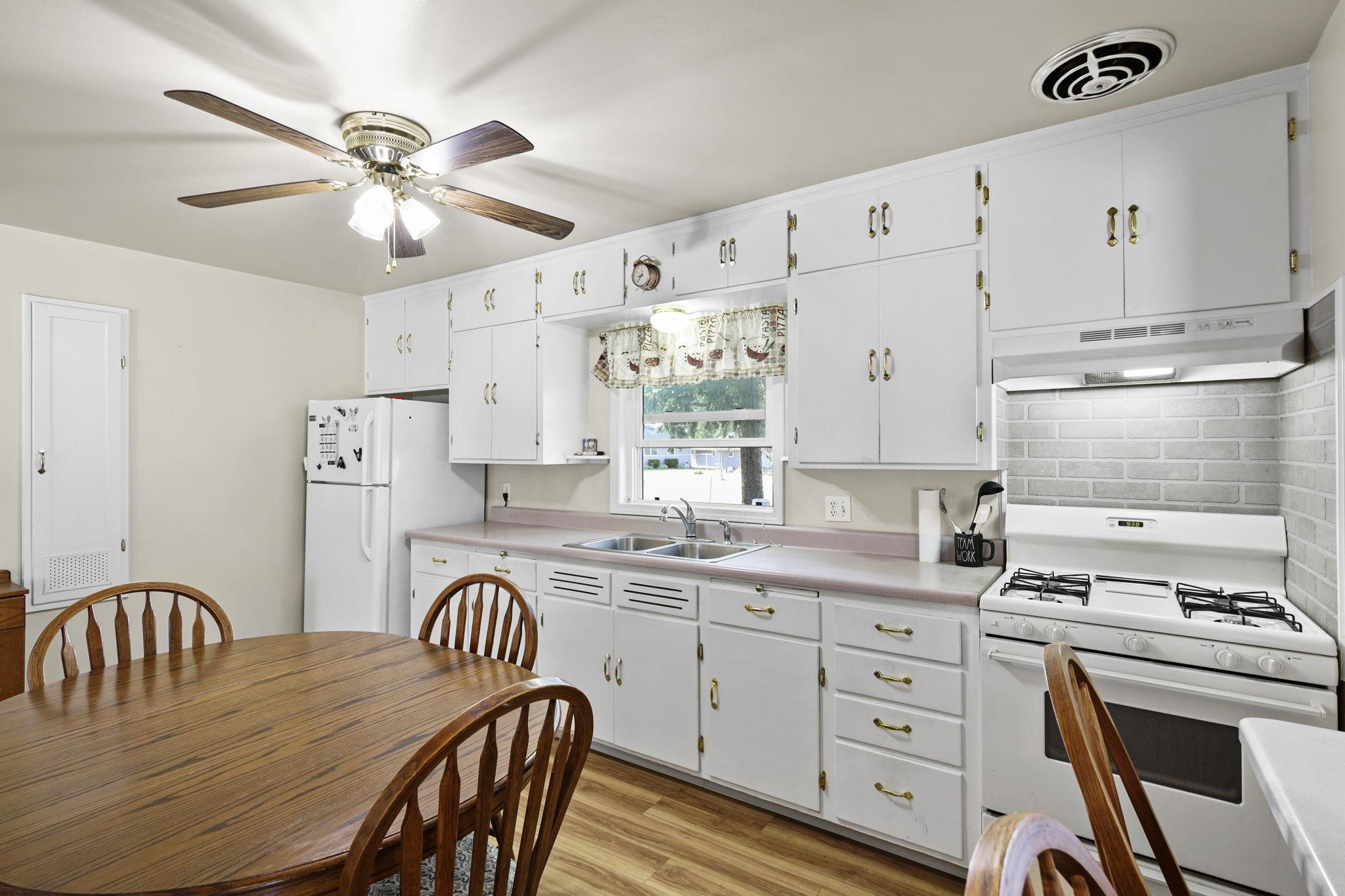 117 West Street Dane, WI 53529 - Photo 14 of 37