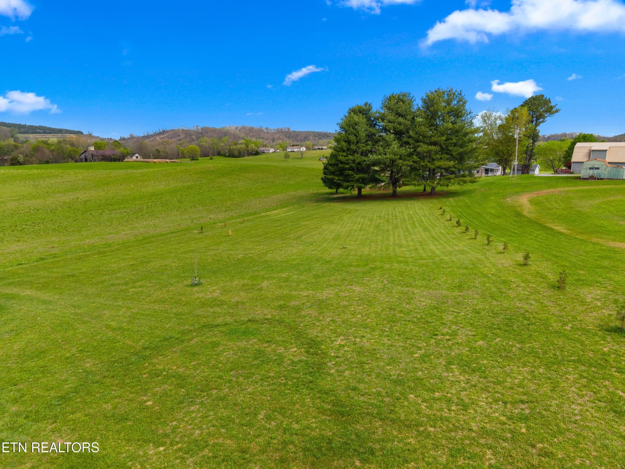 1159 Camellia Road Newport, TN 37821 - Photo 23 of 45 a view of an ocean and a yard