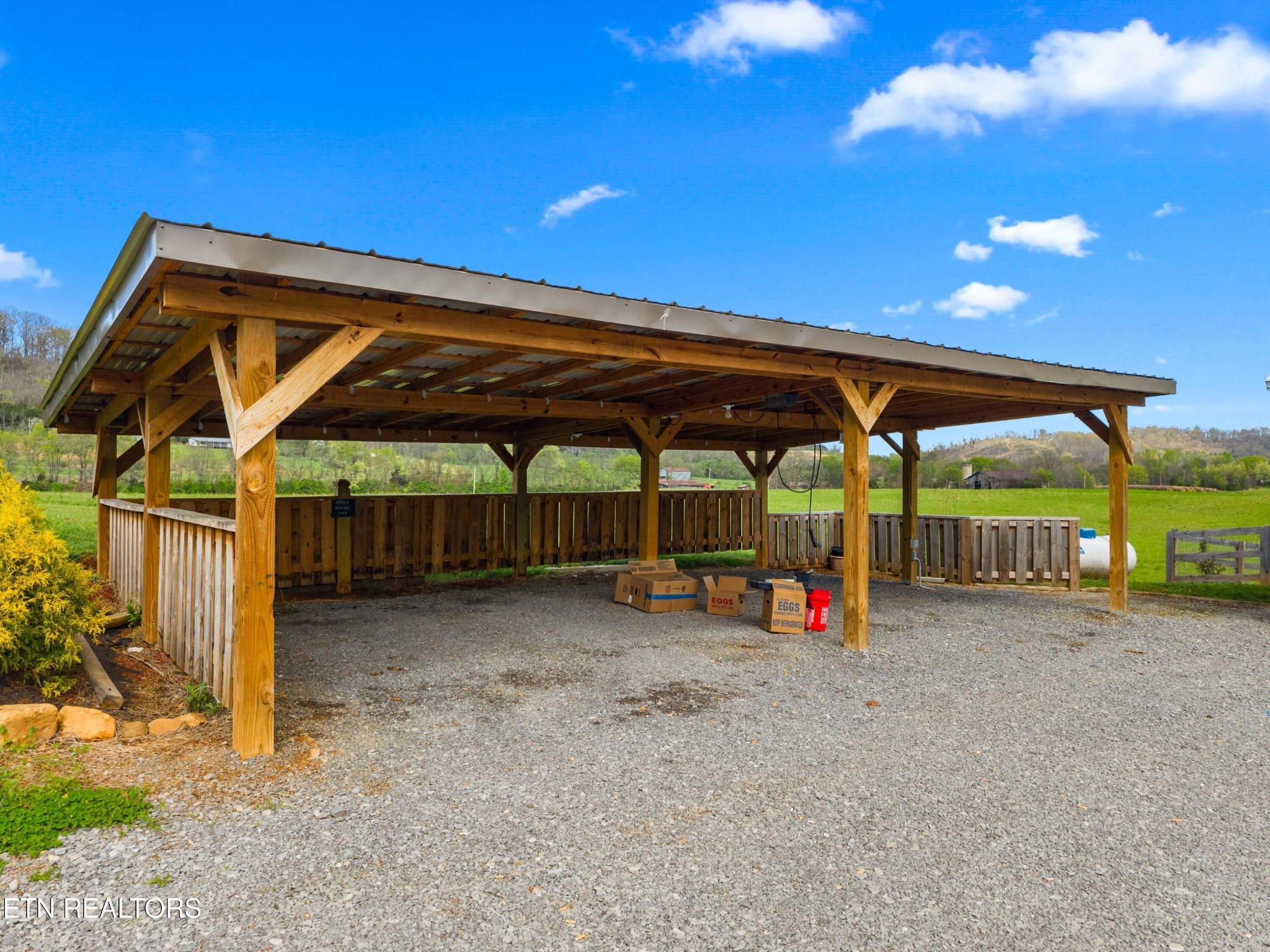 1159 Camellia Road Newport, TN 37821 - Photo 9 of 45 a view of sitting area with wooden fence