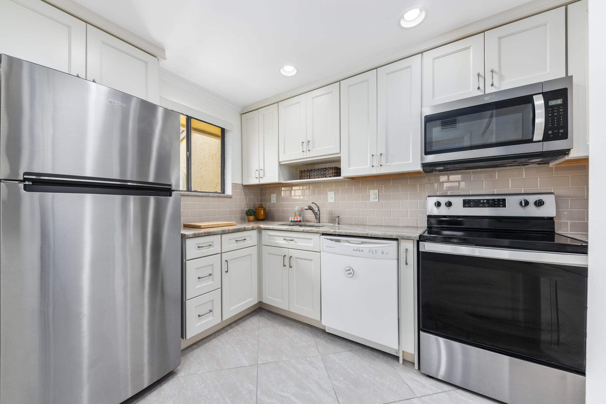 5333 Southeast Miles Grant Road, Unit 203 Stuart, FL 34997 - Photo 9 of 29 EREP-20