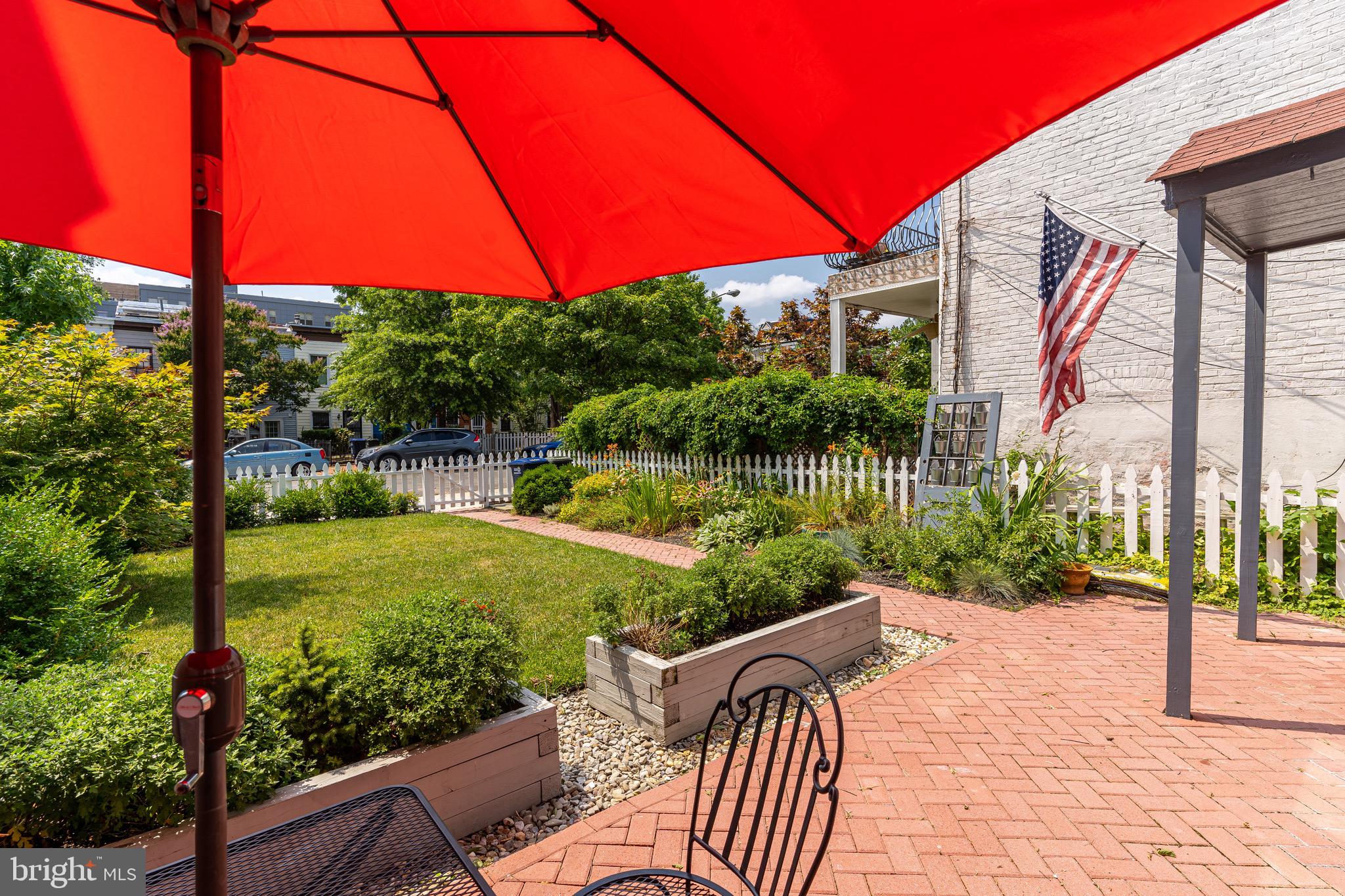 906 12th Street Southeast Washington, DC 20003 - Photo 4 of 33