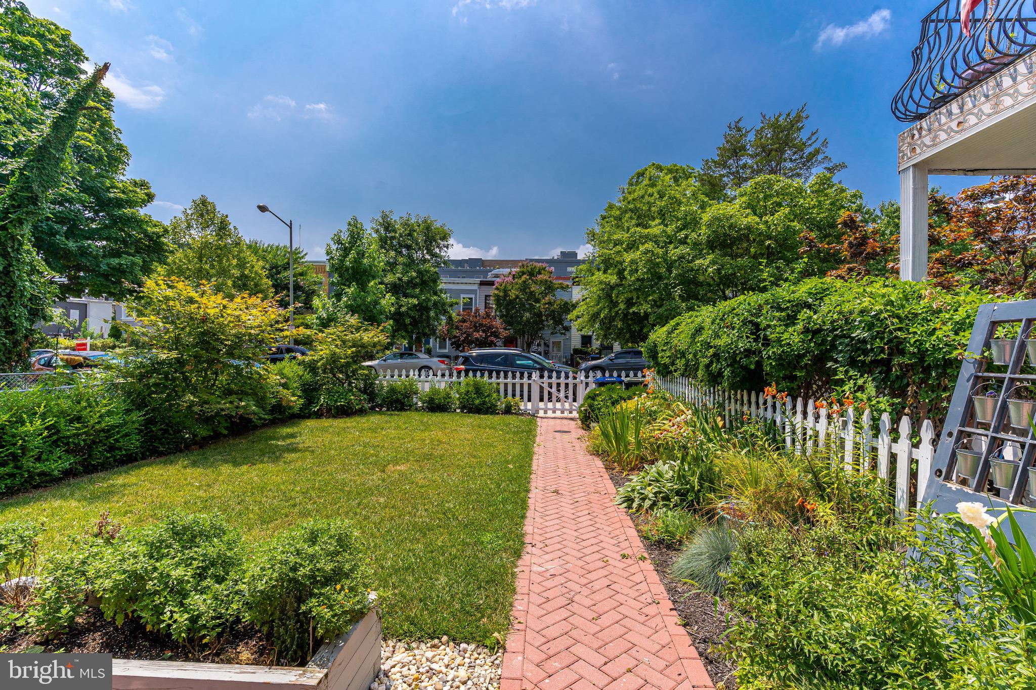 906 12th Street Southeast Washington, DC 20003 - Photo 32 of 33