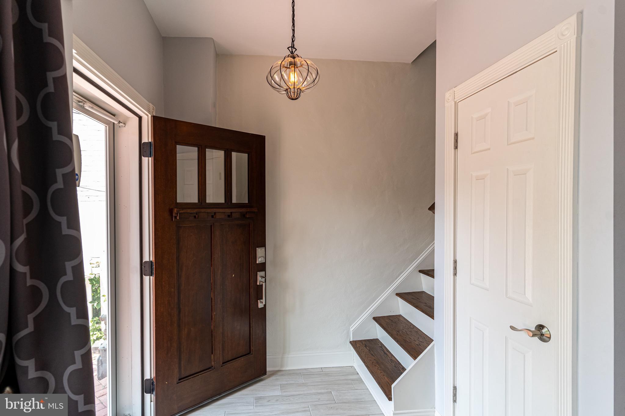 906 12th Street Southeast Washington, DC 20003 - Photo 5 of 33