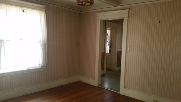 37 Burton Street Springfield, MA 01108 - Photo 12 of 29 Gallery Image 12